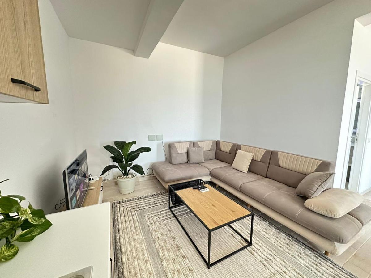Perla Luxury Apartment - Private Patio & Parking Vlore Exterior photo