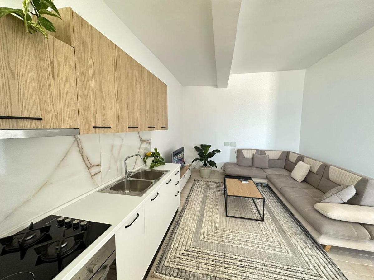 Perla Luxury Apartment - Private Patio & Parking Vlore Exterior photo