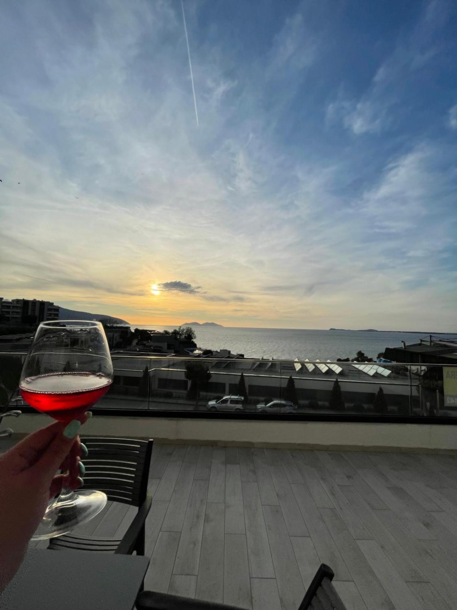 Perla Luxury Apartment - Private Patio & Parking Vlore Exterior photo