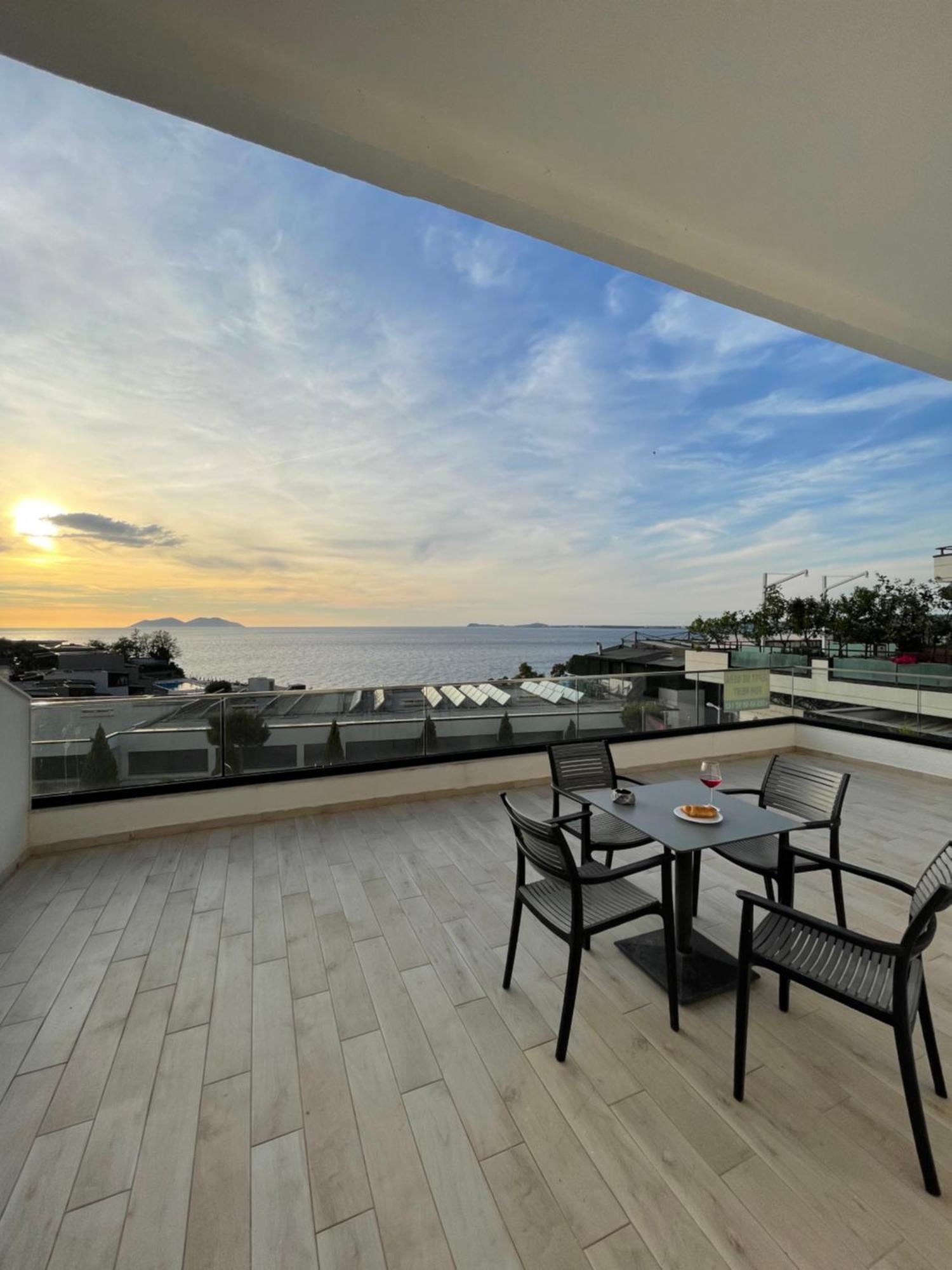 Perla Luxury Apartment - Private Patio & Parking Vlore Exterior photo