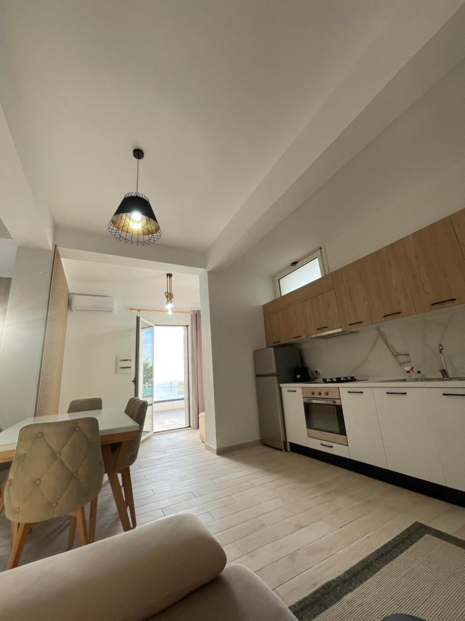 Perla Luxury Apartment - Private Patio & Parking Vlore Exterior photo