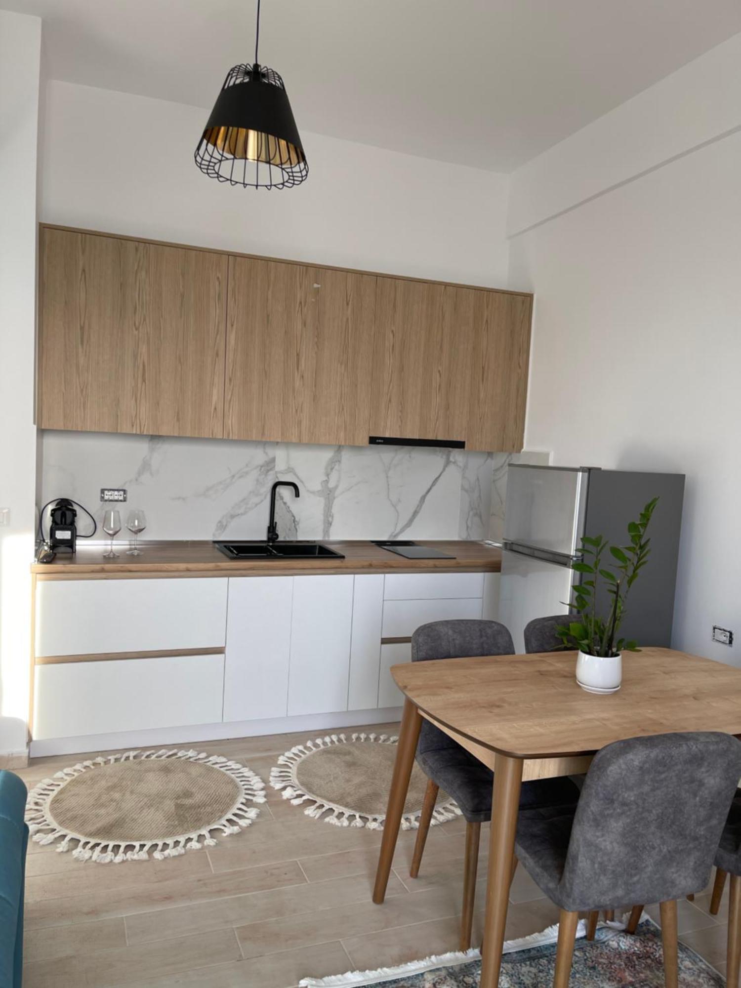 Perla Luxury Apartment - Private Patio & Parking Vlore Exterior photo