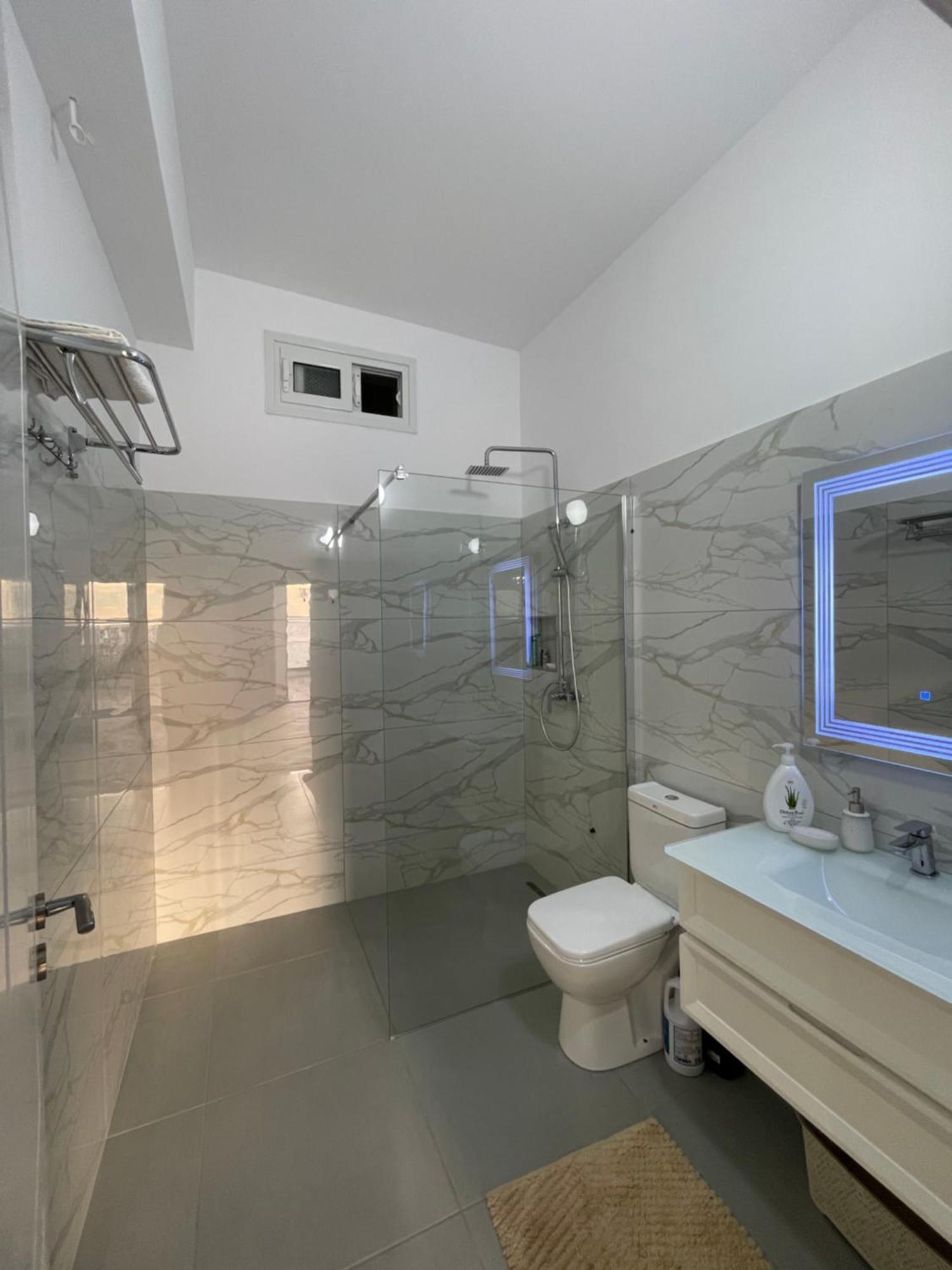 Perla Luxury Apartment - Private Patio & Parking Vlore Exterior photo