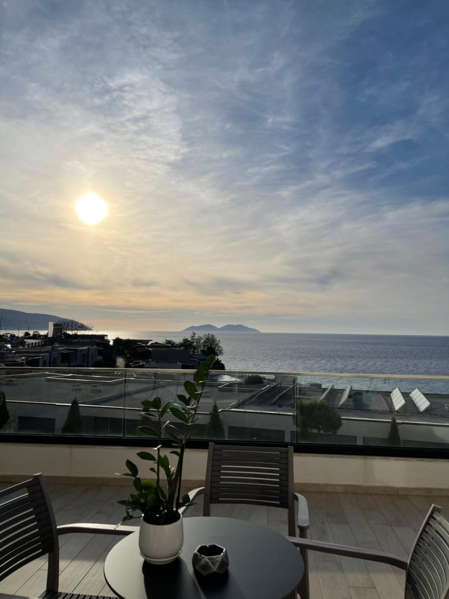 Perla Luxury Apartment - Private Patio & Parking Vlore Exterior photo