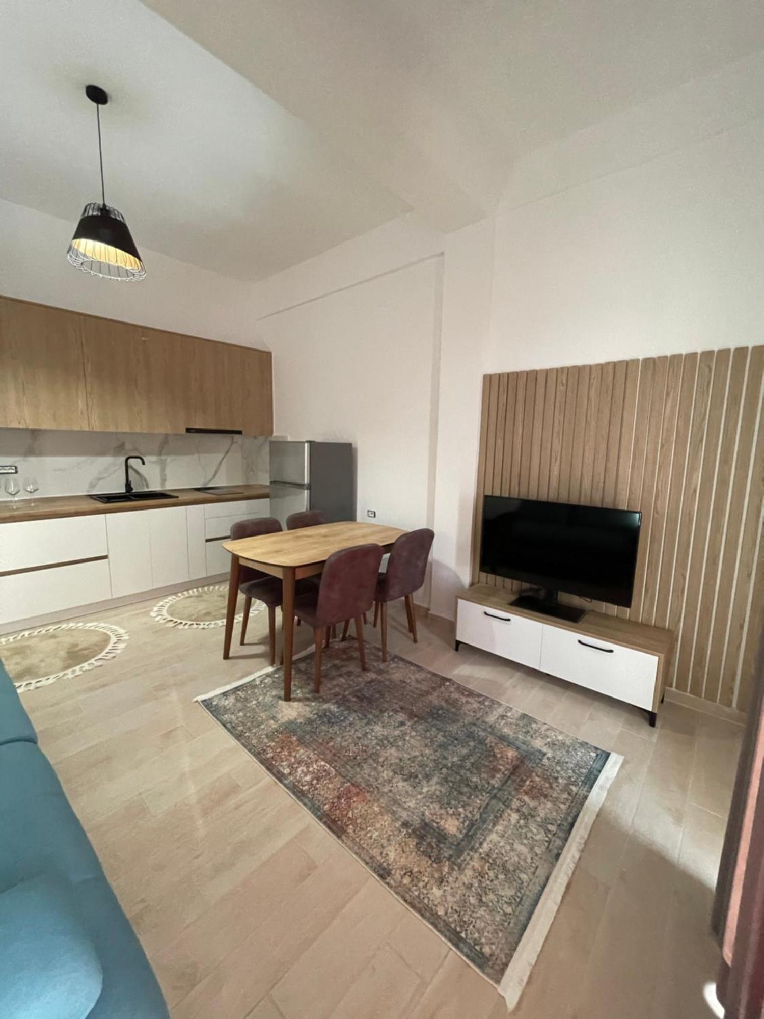 Perla Luxury Apartment - Private Patio & Parking Vlore Exterior photo