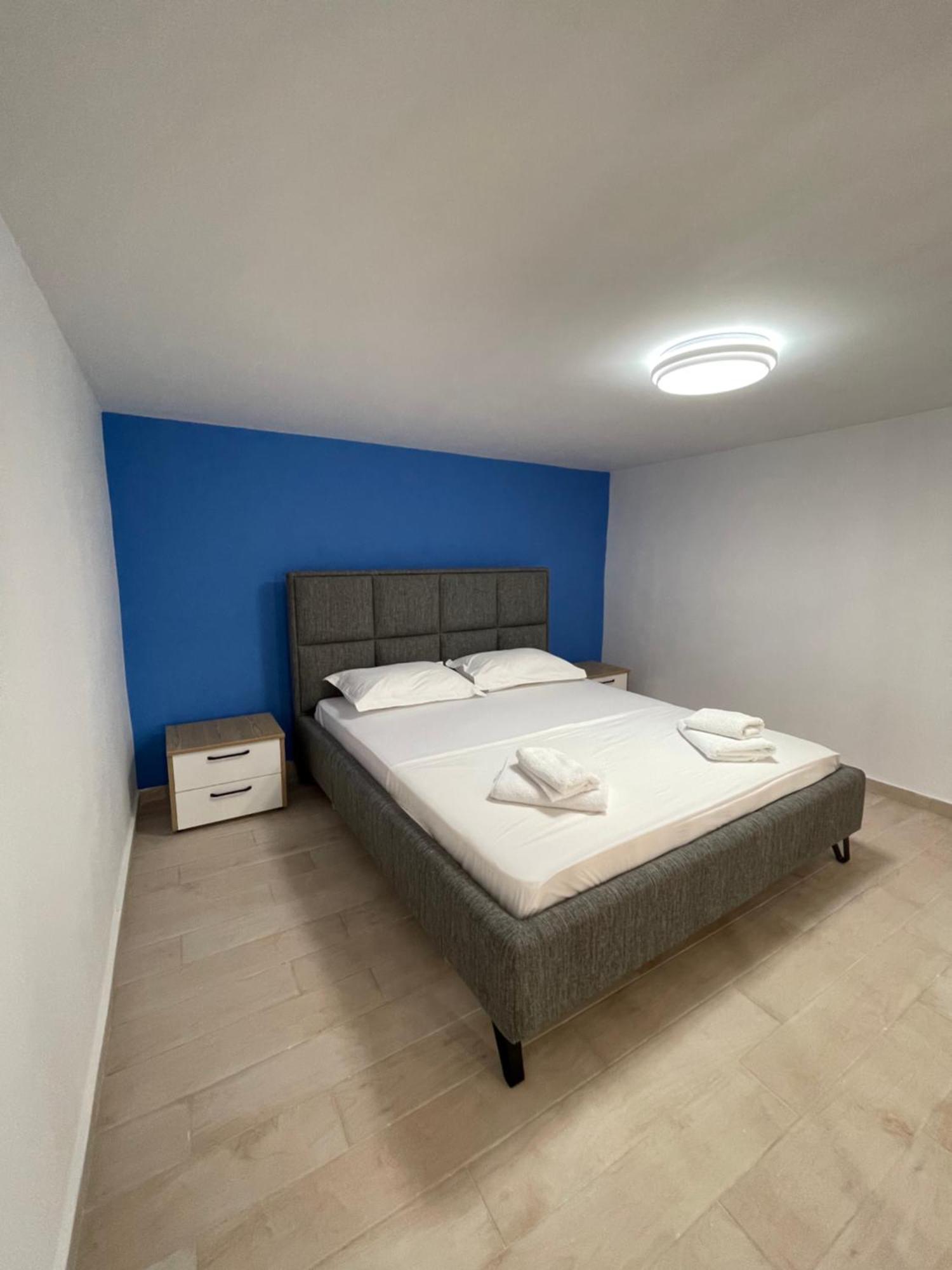 Perla Luxury Apartment - Private Patio & Parking Vlore Exterior photo