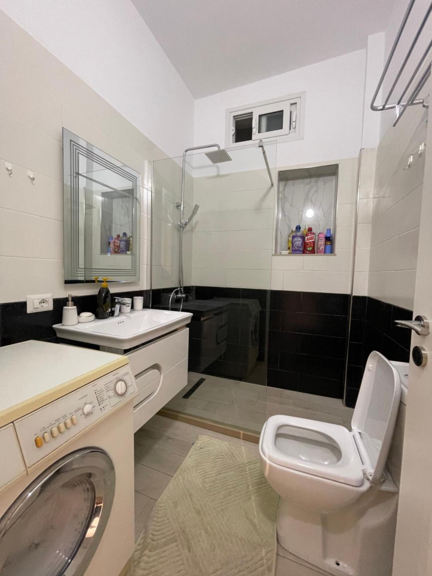 Perla Luxury Apartment - Private Patio & Parking Vlore Exterior photo